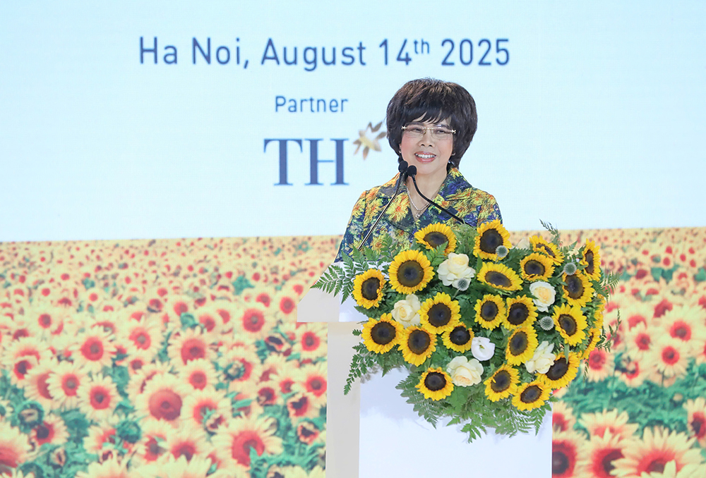 Anh hùng Lao động Thái Hương chia sẻ về tầm quan trọng của ly sữa học đường với sự phát triển của trẻ ở lứa tuổi vàng