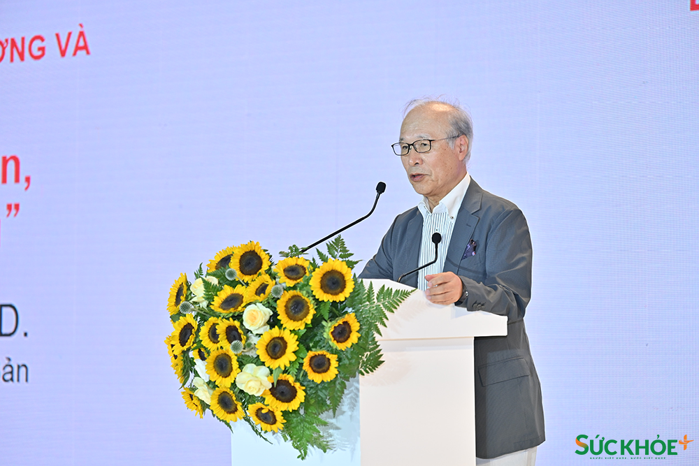 Giáo sư Nakamura Teiji chia sẻ về những điểm nổi bật trong chính sách dinh dưỡng của Nhật Bản - Ảnh: Việt An