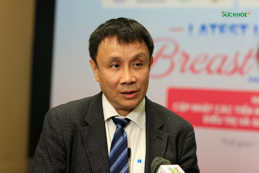 GS.TS.BS  Phạm Như Hiệp - Phó Chủ tịch Hội ung thư Việt Nam chia sẻ với báo chí bên lề Hội thảo - Ảnh: Hiệp Nguyễn/sức khỏe+