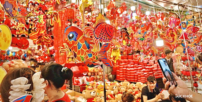 Phố Hàng Mã rộn ràng đón 