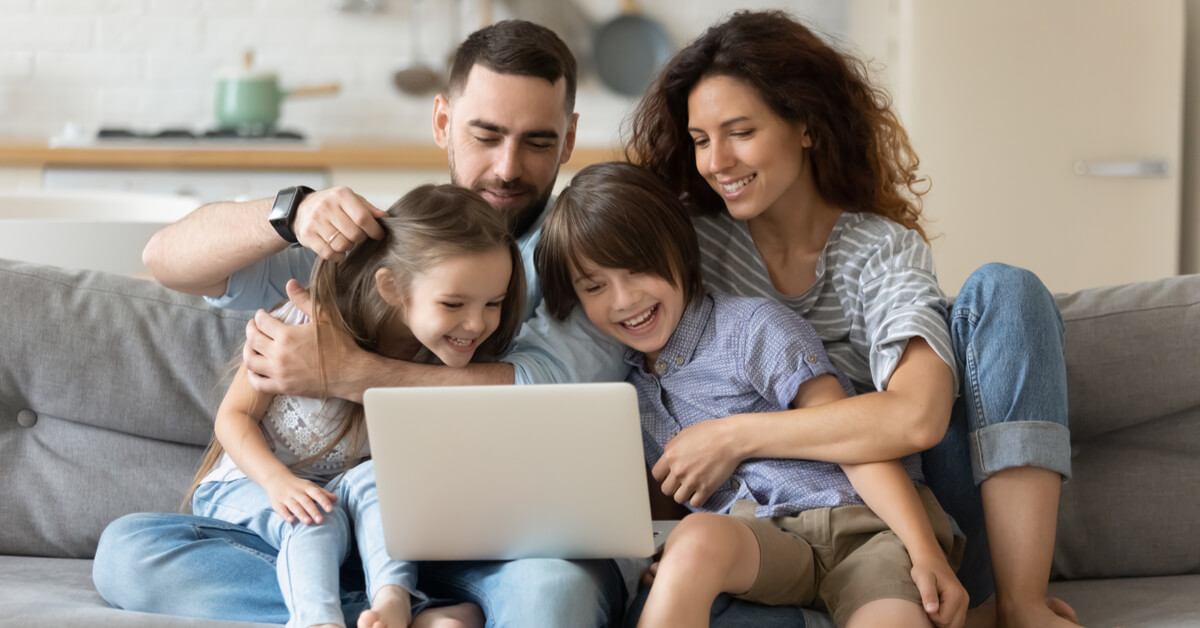 Cha mẹ cùng con xây dựng kế hoạch sử dụng AI hiệu quả
