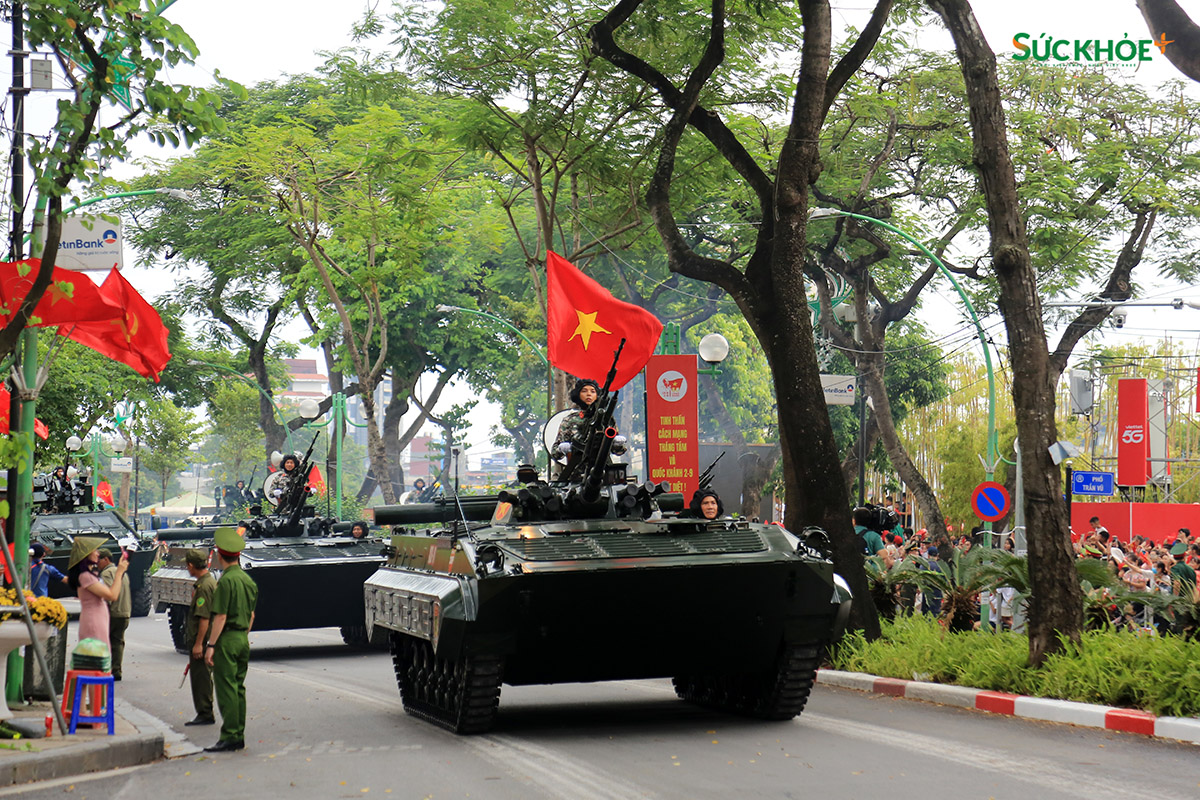 Trong đó, đáng chú ý là các loại hệ thống tên lửa, UAV, xe chiến đấu do chính Việt Nam nghiên cứu, thiết kế, sản xuất và phát triển. Ngoài ra, nhiều khí tài như tên lửa, xe tăng, xe thiết giáp, pháo phản lực cũng được Việt Nam cải tiến, hiện đại hóa với nhiều trang bị hiện đại.