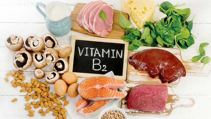 Thực phẩm giàu vitamin B2 có thể kể đến trứng, sữa, cá, gan bò và rau xanh