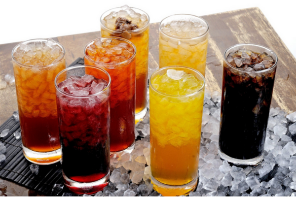 Bên cạnh nước ngọt, rượu bia và đồ uống có cồn cũng làm tăng nguy cơ rụng tóc, bạc tóc sớm.