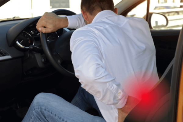 Bên cạnh việc đau cổ vai gáy, ngồi lái xe lâu hoặc sai tư thế còn gây đau vùng thắt lưng