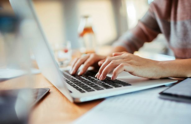 ChatGPT có thể đưa thông tin cũ hoặc sai lệch