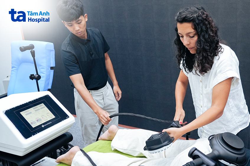 Thực hành kỹ thuật FMS. Ảnh: Bệnh viện Đa khoa Tâm Anh