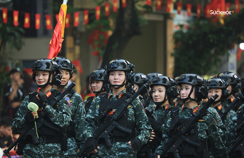 Những bông hồng của lực lượng vũ trang Việt Nam