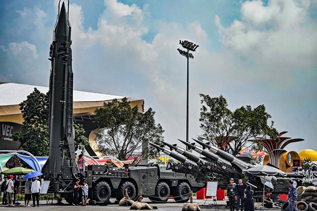 Sức mạnh quốc phòng Việt Nam cũng được thể hiện một cách đầy ấn tượng qua khu vực triển lãm khi tài quân sự ngoài trời - Ảnh: aninhthudo