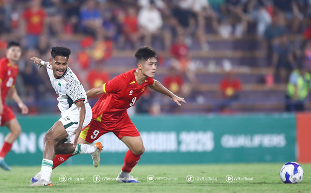 Khi những tiền đạo nội như Quốc Việt cần được tạo nhiều cơ hội hơn nữa thay vì vẫn còn chịu cảnh làm kép phụ cho các ngoại binh ở giải quốc gia - Ảnh: VFF