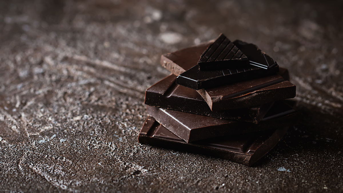 Không nên ăn chocolate đen cùng các sản phẩm từ sữa