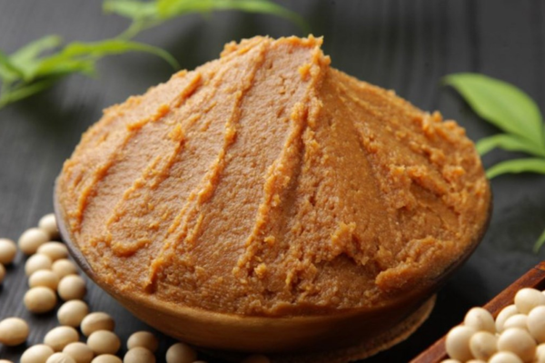 Vì được làm từ tương miso nên loại súp này thường có vị mặn đặc trưng.