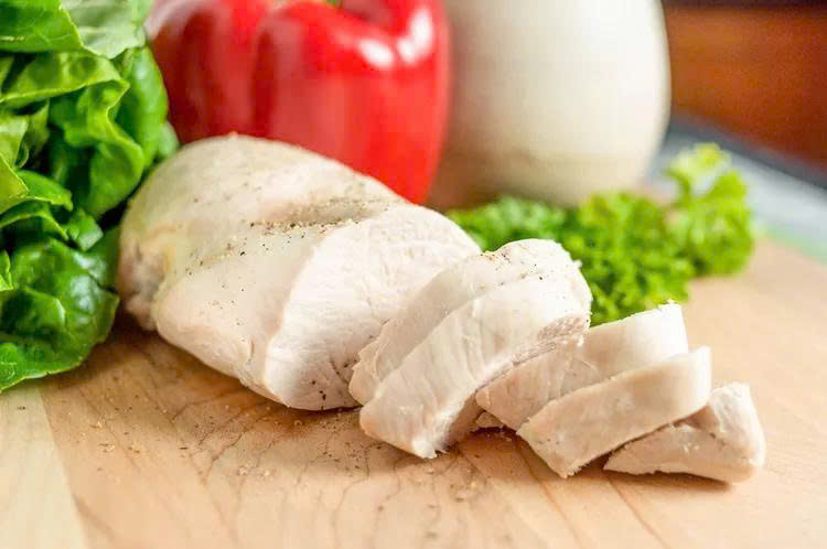 Nên sử dụng ức gà bỏ da