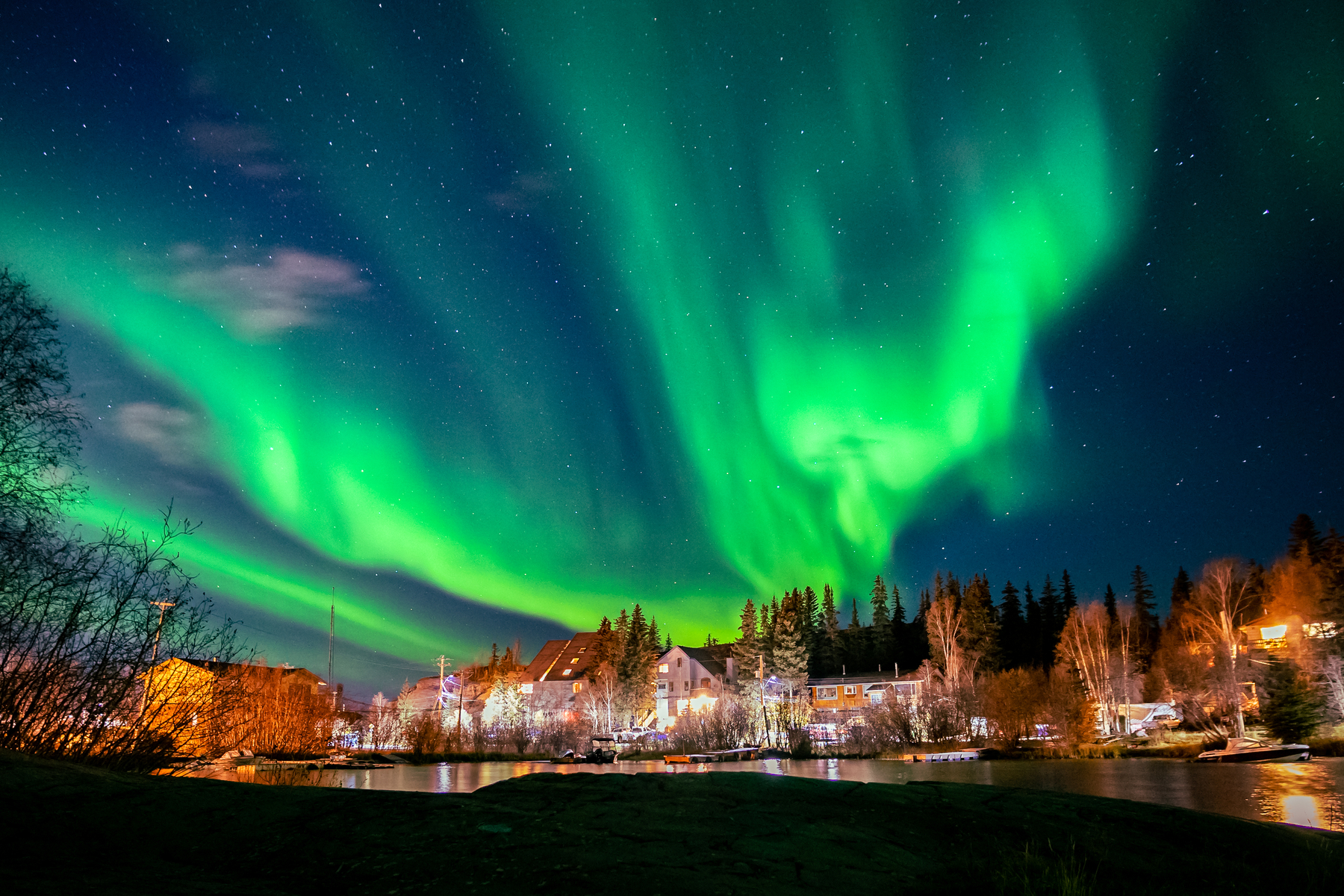 Cực quang kỳ vĩ tại Yukon - northernlightscanada.com