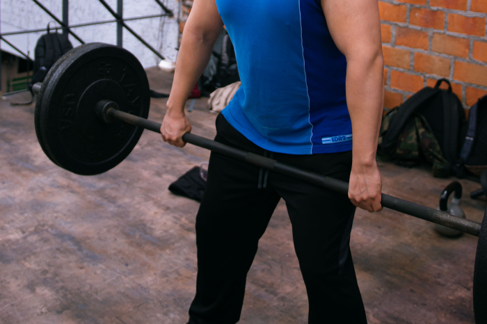 5 lỗi kinh điển khi tập Deadlift có thể khiến bạn đau lưng - Ảnh 3