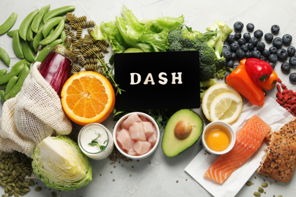 DASH được viết tắt bởi Dietary Approaches to Stop Hypertension - Phương pháp ăn kiêng để ngăn chặn chứng tăng huyết áp.