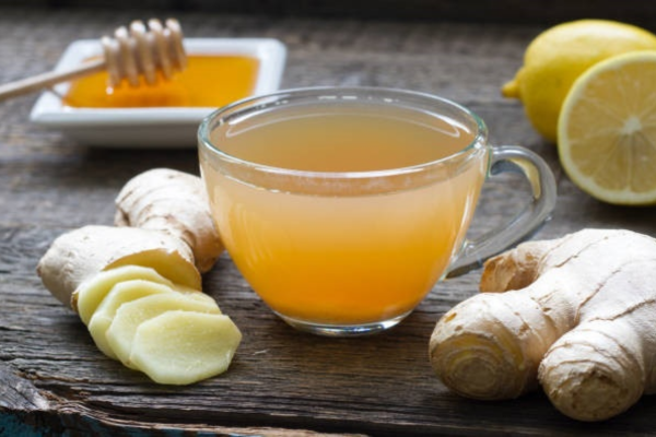 Hỗn hợp chanh, gừng, mật ong không chỉ là thức uống ngon miệng mà còn có công dụng giảm ho hiệu quả