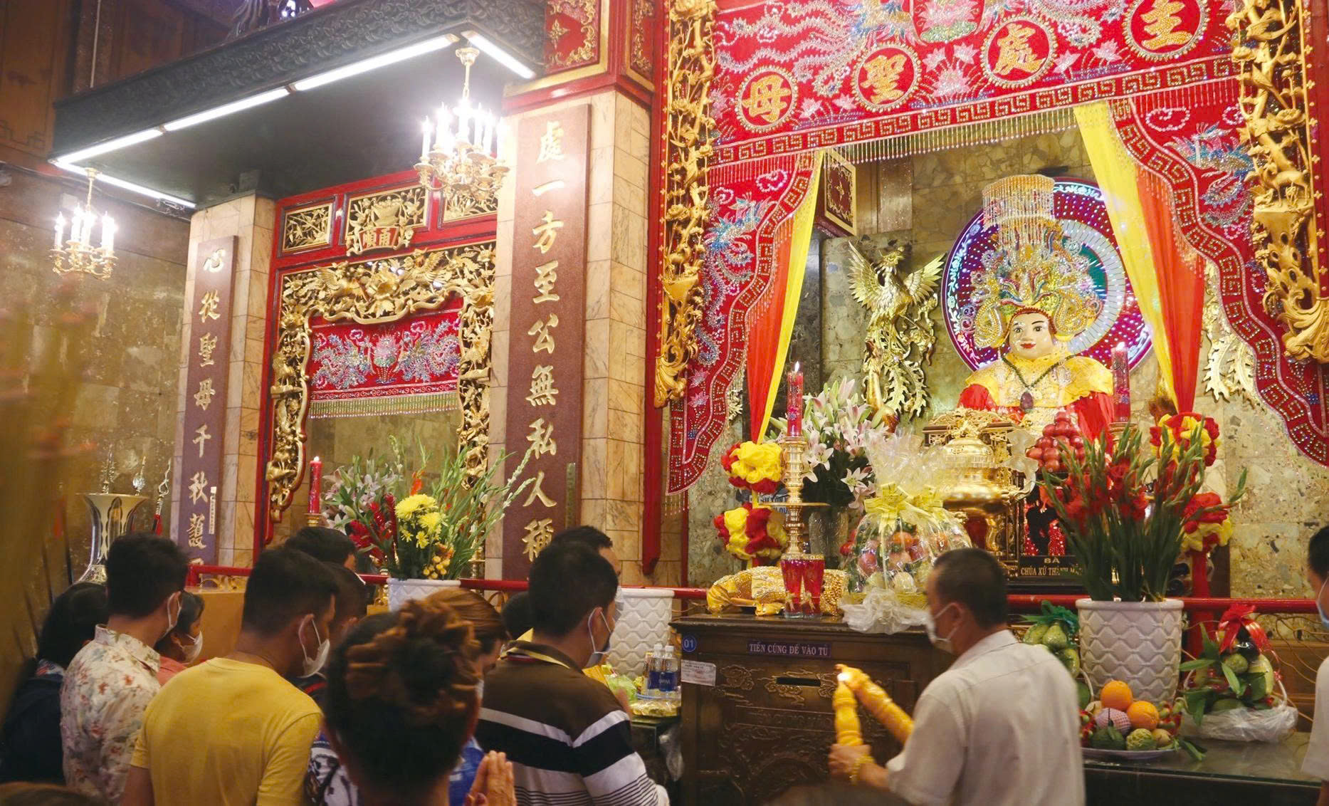 Mỗi năm có hàng triệu du khách đến Miếu Bà Chúa Xứ để cầu may mắn, bình an - Ảnh: Trần Ngọc