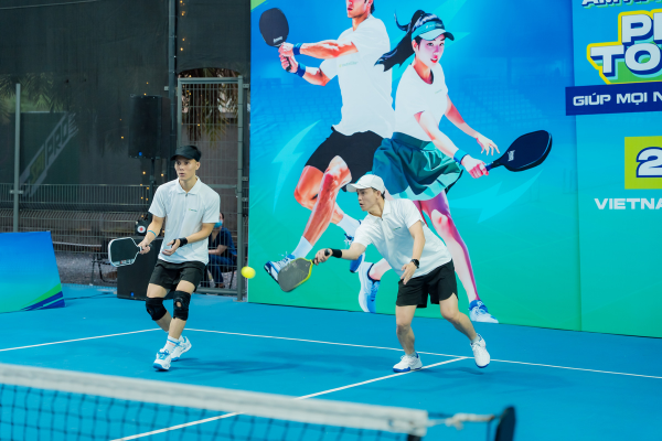 Trận đấu căng thẳng, từng cú đánh chuẩn xác tại Pickleball Amway Chapionship Series 2025 khiến người xem không thể rời mắt