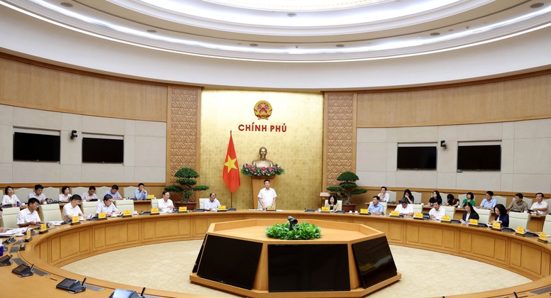 Phó Thủ tướng Lê Thành Long chỉ đạo cuộc họp Ban Chỉ đạo liên ngành Trung ương về an toàn thực phẩm ngày 23/9 - Ảnh: VGP