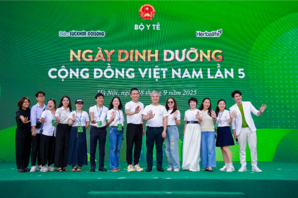 Ông Nguyễn Thành Đạt – Giám Đốc Truyền Thông Cấp Cao Herbalife Việt Nam cùng BTC chương trình
