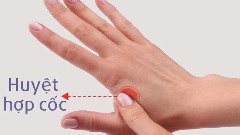 Day ấn huyệt Hợp Cốc giúp giảm đau đầu do căng thẳng