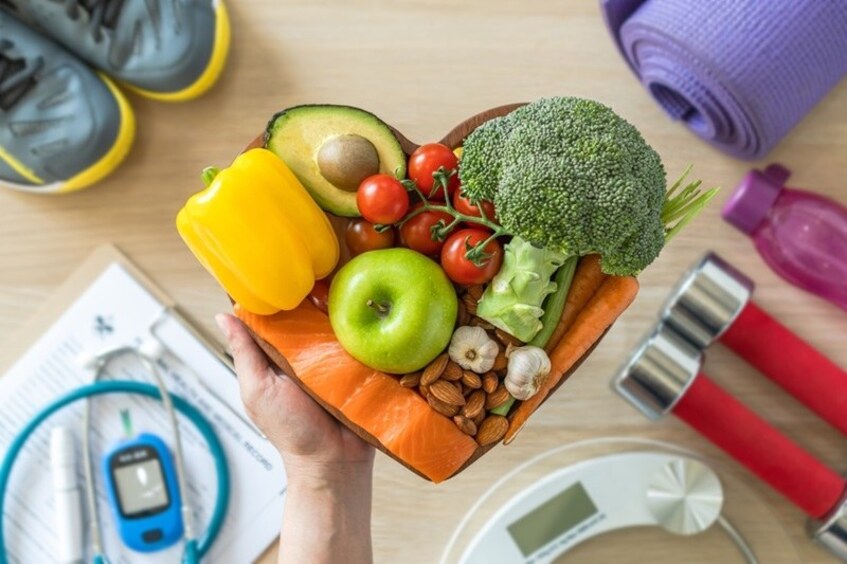 Chế độ dinh dưỡng và sinh hoạt lành mạnh giúp phòng ngừa tai biến mạch máu não