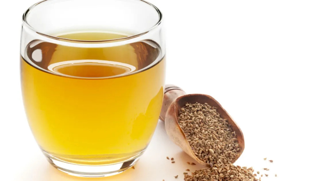 Hạt Ajwain thường dùng trong ẩm thực Ấn Độ, hỗ trợ tiêu hóa và giảm đầy hơi