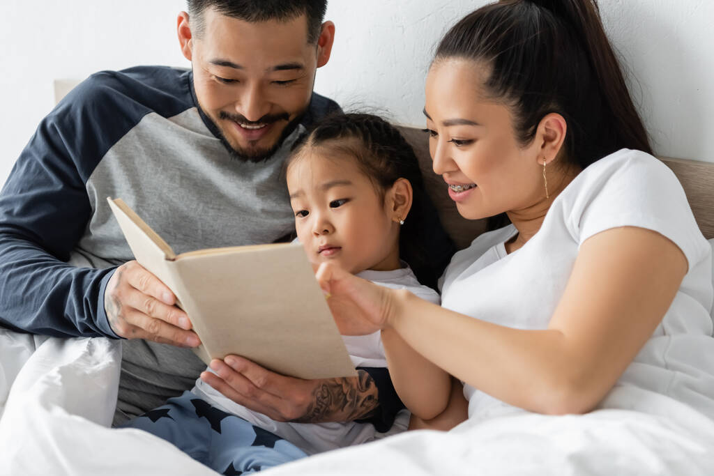 Cha mẹ chú ý lựa chọn loại sách, truyện phù hợp với độ tuổi của con
