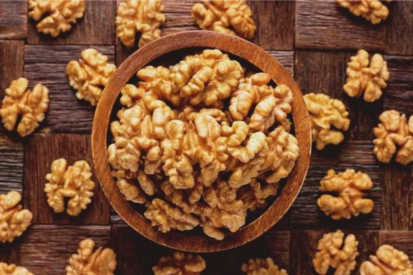 Hạt óc chó được mệnh danh là vua của các loại hạt bởi hàm lượng dưỡng chất dồi dào tốt cho sức khoẻ.
