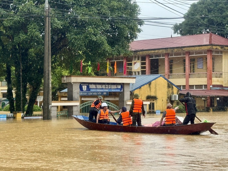 Lực lượng chức năng trong quá trình tìm kiếm cứu hộ, cứu nạn tại Thái Nguyên - Ảnh: VGP