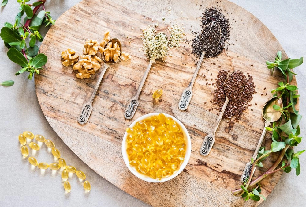 Thực phẩm giàu omega-3 từ thực vật như hạt lanh, óc chó và hạt chia giúp giảm viêm và bảo vệ tế bào thần kinh