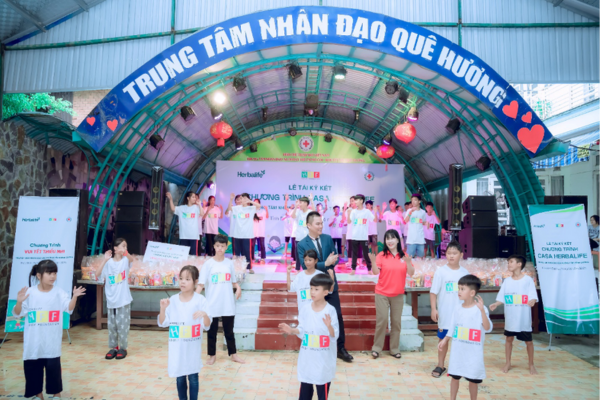 Các em nhỏ tại Trung tâm Bảo trợ Xã hội và Trẻ em tỉnh Đắk Lắk.