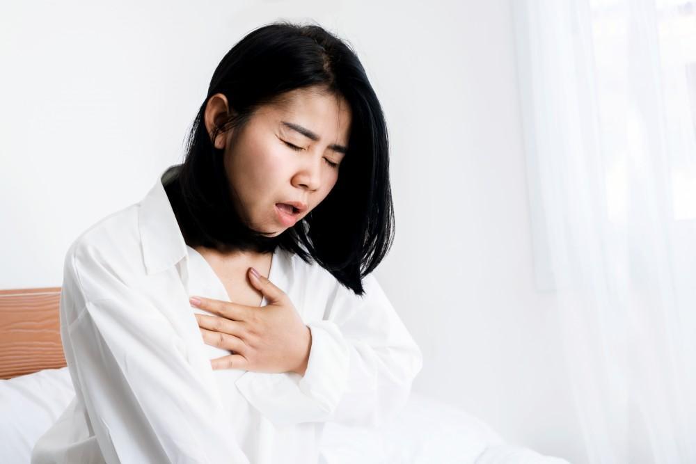 Khàn tiếng và thay đổi giọng nói là triệu chứng phổ biến của trào ngược họng – thanh quản