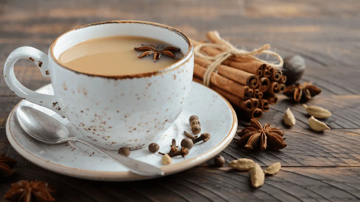 Trà chai thơm mùi quế, gừng và bạch đậu khấu là thức uống mùa Thu tốt cho sức khỏe