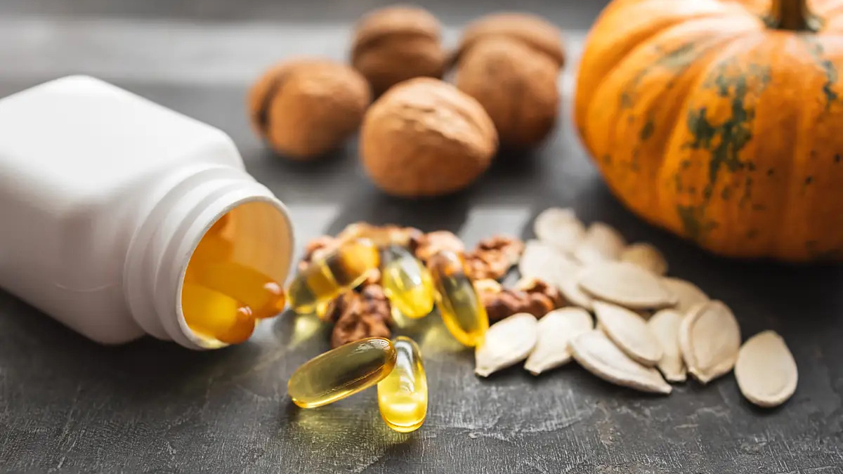 Dầu hạt bí ngô giàu kẽm, vitamin E và acid béo giúp nuôi dưỡng da đầu khỏe mạnh
