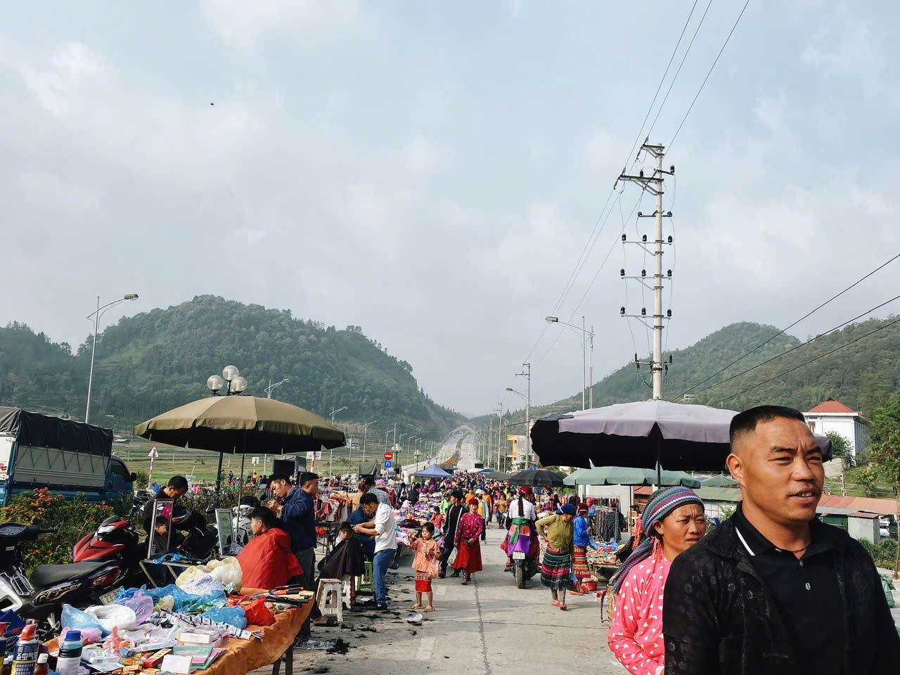 Chợ phiên Lũng Cú họp vào sáng Thứ 6 hàng tuần - Ảnh: Đào Dung/Sức khỏe+