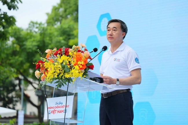 Thứ trưởng Bộ Y tế Trần Văn Thuấn phát biểu tại buổi lễ - Ảnh: MOH