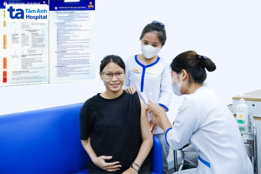 Triển khai tiêm vaccine phòng RSV cho thai phụ - Ảnh: Bệnh viện Đa khoa Tâm Anh