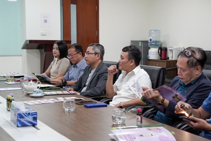 Đại diện Hiệp hội Thực phẩm chức năng Việt Nam tham dự buổi làm việc.