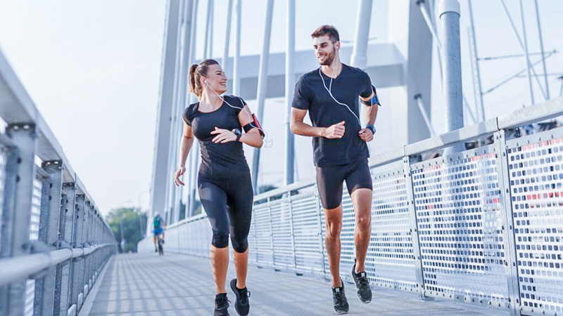 Quần áo thoáng, thấm hút mồ hôi giúp giảm nguy cơ nổi mụn cơ thể sau khi tập luyện