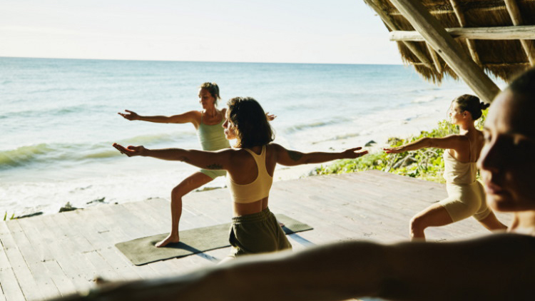 Du khách kết hợp trải nghiệm du lịch với yoga và các liệu pháp chăm sóc sức khỏe