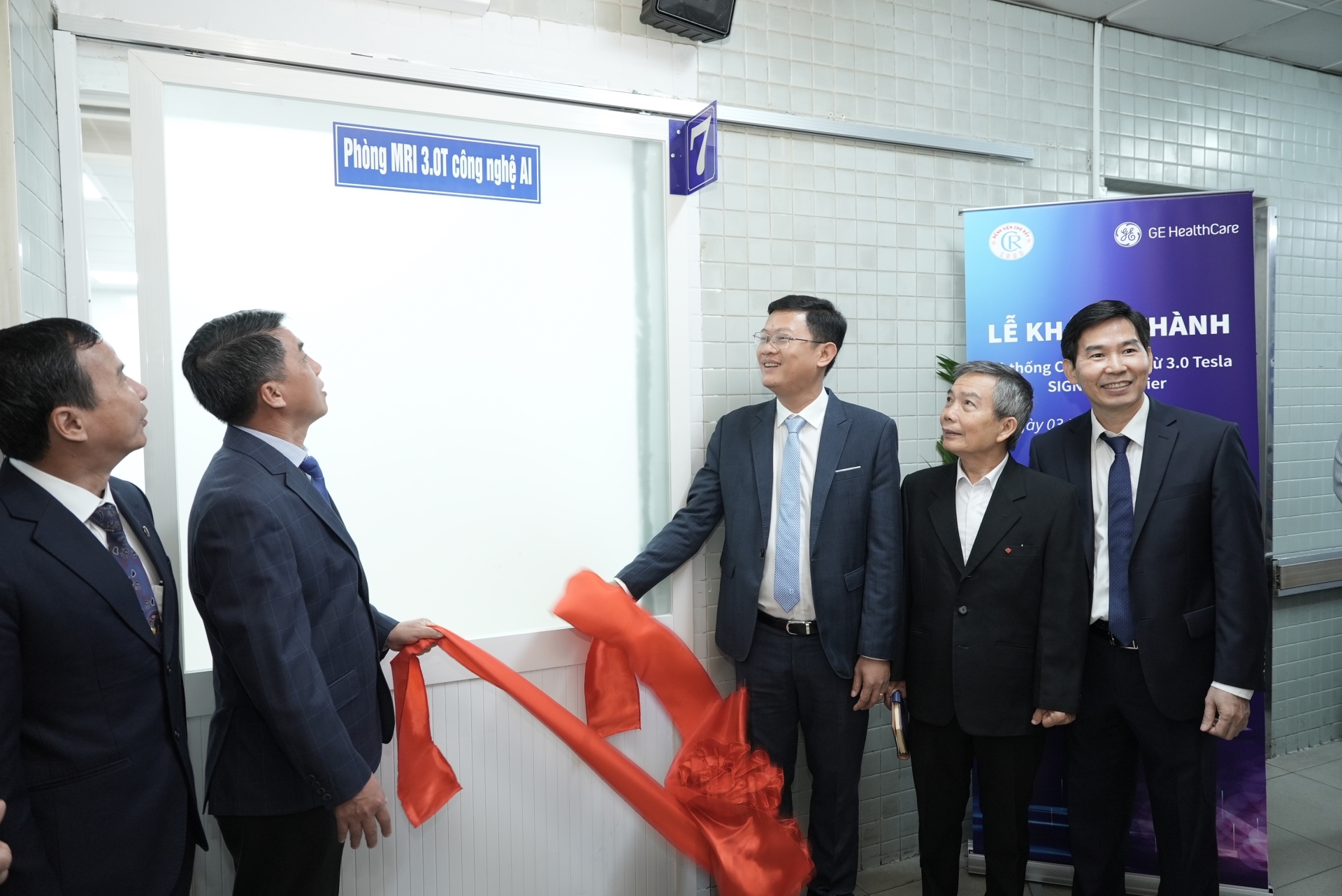 Khánh thành phòng MRI 3.0T công nghệ AI