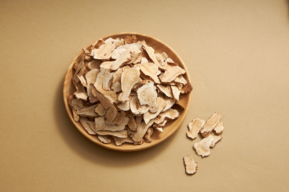 Củ cây bạch truật sau khi được sấy khô