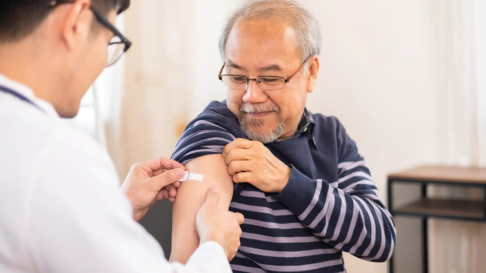 Người cao tuổi, người có bệnh nền cần chủ động chủng ngừa vaccine cúm hàng năm 