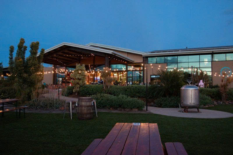 Không gian tại Maui Brewing Company - Ảnh: mbcrestaurants.com