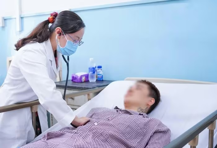 Bệnh nhân ngộ độc điều trị tại Bệnh viện Nhân dân Gia Định. Ảnh: BVCC