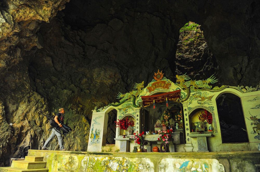 Động Thiên Hương, hay còn gọi là “Động trời tỏa ngát hương” - Ảnh: vietnamplus.vn