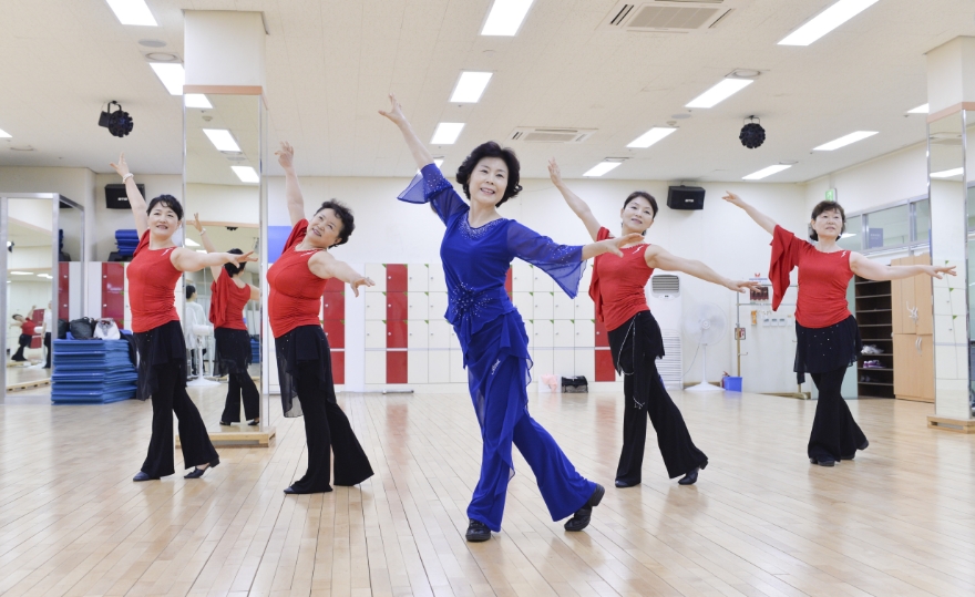 Line dance đề cao sự thoải mái, vui vẻ
