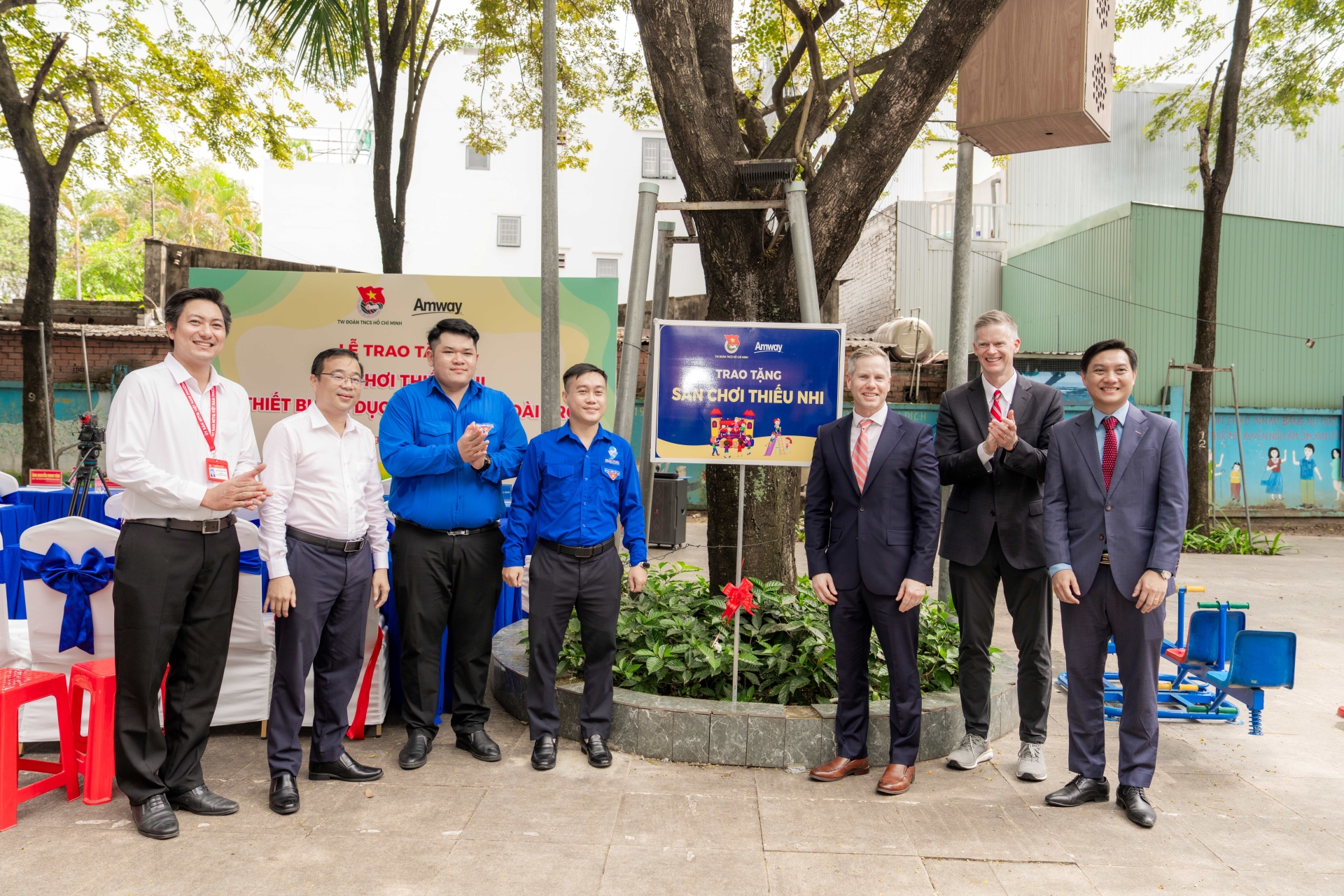 Amway Việt Nam đã phối hợp với Trung ương Đoàn TNCS Hồ Chí Minh triển khai Tổ chức Lễ khánh thành và tặng 02 công trình vui chơi trẻ em tại phường Bình Dương.